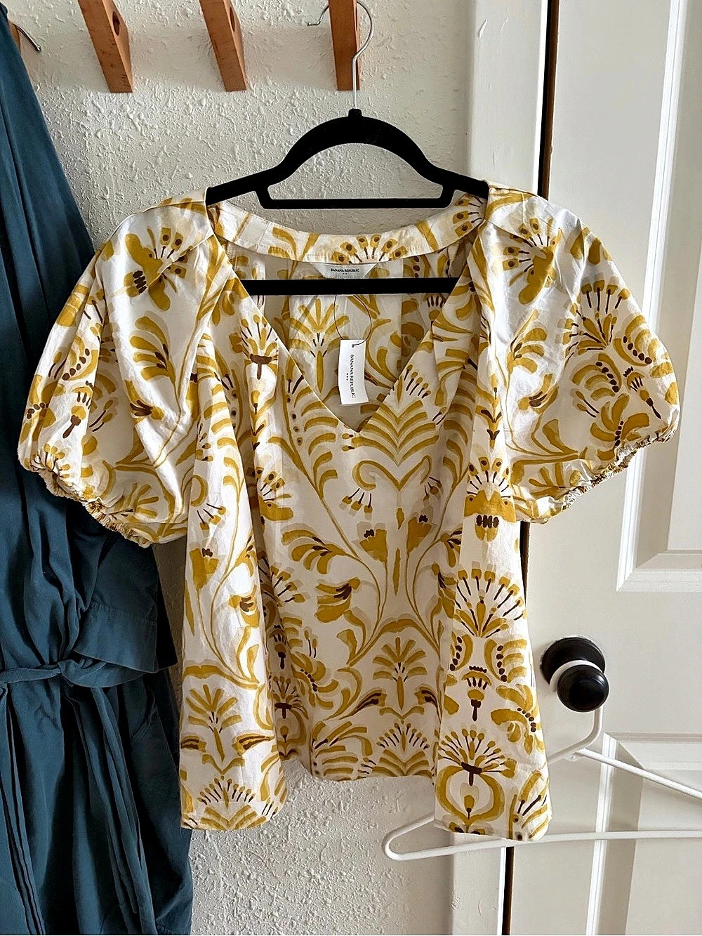 Banana Republic Floral Puff Sleeve Blouse in Yellow & White Large NWT